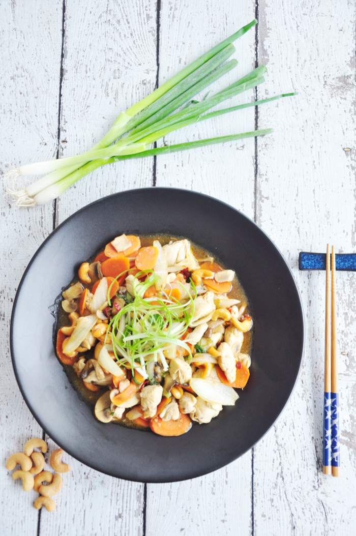 Stir-fried chicken with cashews