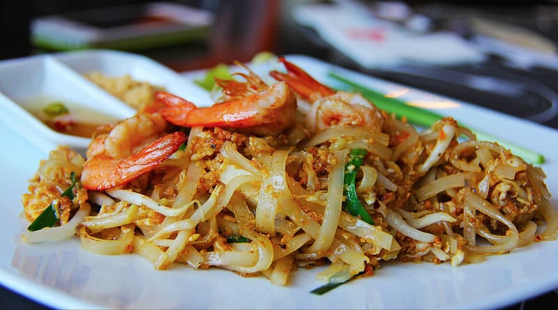 Authentic Shrimp Pad Thai with Tofu