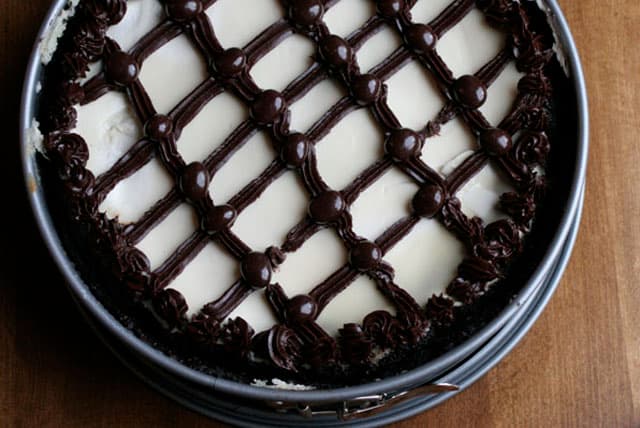 white russian cake with chocolate lattice