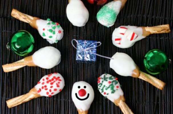 Foodista Friday Feature: White Chocolate Caramel Snowman Hands