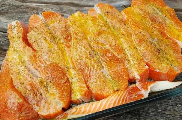 Inside-out salmon filets with fennel pollen
