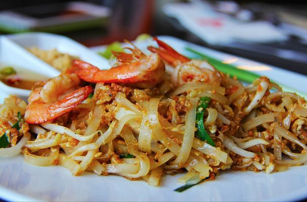 Authentic Shrimp Pad Thai with Tofu
