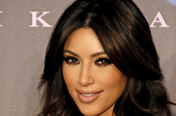 Kim Kardashian Celebrates Thanskgiving at Family Potluck