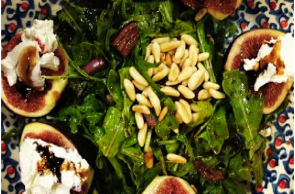 Warm fig and goat cheese salad