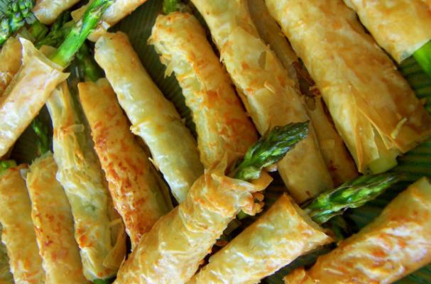 Asparagus-Filled Phyllo Pastries Make a Perfect Appetizer