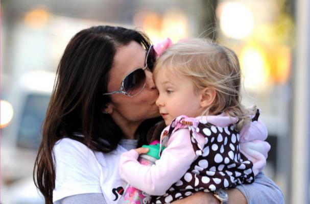 Bethenny Frankel and daughter Bryn indulge in healthy snacks at the park