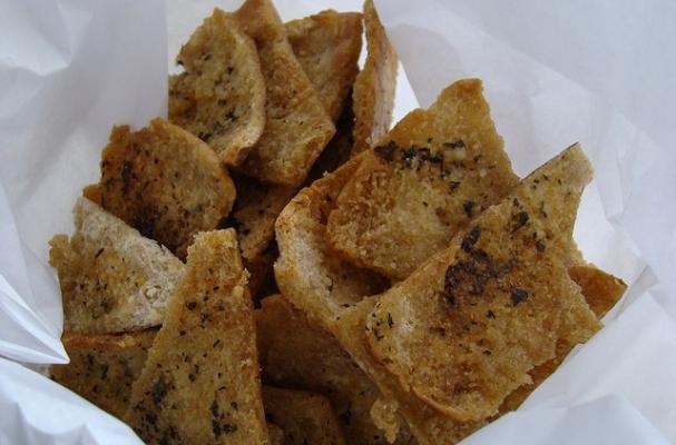 foodista-how-to-recipe-pita-chips