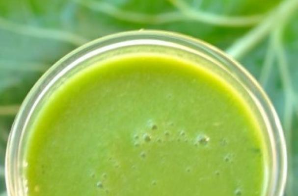detox smoothie with greens