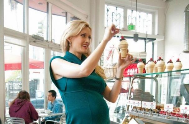 Pregnant Holly Madison Loves Cupcakes From The Milk Shop