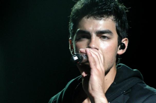 Joe Jonas Hospitalized for Food Poisoning