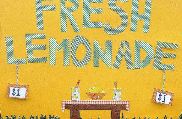 homemade fresh lemonade 