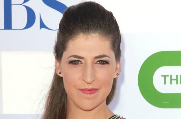 Mayim Bialik Shares Vegan Honey Cake Recipe for Rosh Hashanah