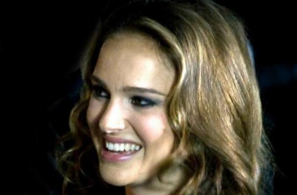 Natalie Portman Salutes LA School District for Healthy School Lunches