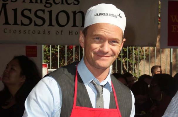 Neil Patrick Harris Spends Thanksgiving Helping Feed the Homeless