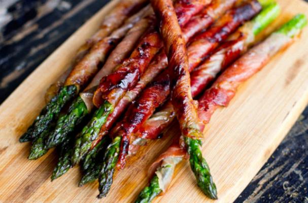 Easy Appetizer: Prosciutto Wrapped Asparagus