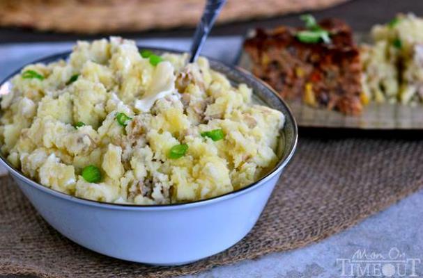 Slow Cooker Garlic and Buttermilk Mashed Potatoes