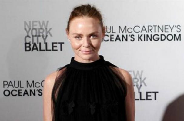 Stella McCartney Hosts Fashionable Dinner Party