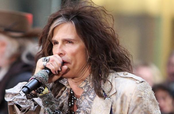 Steven Tyler Goes Behind the Counter at Pizzeria 