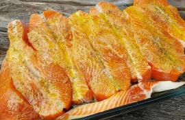 Inside-out salmon filets with fennel pollen